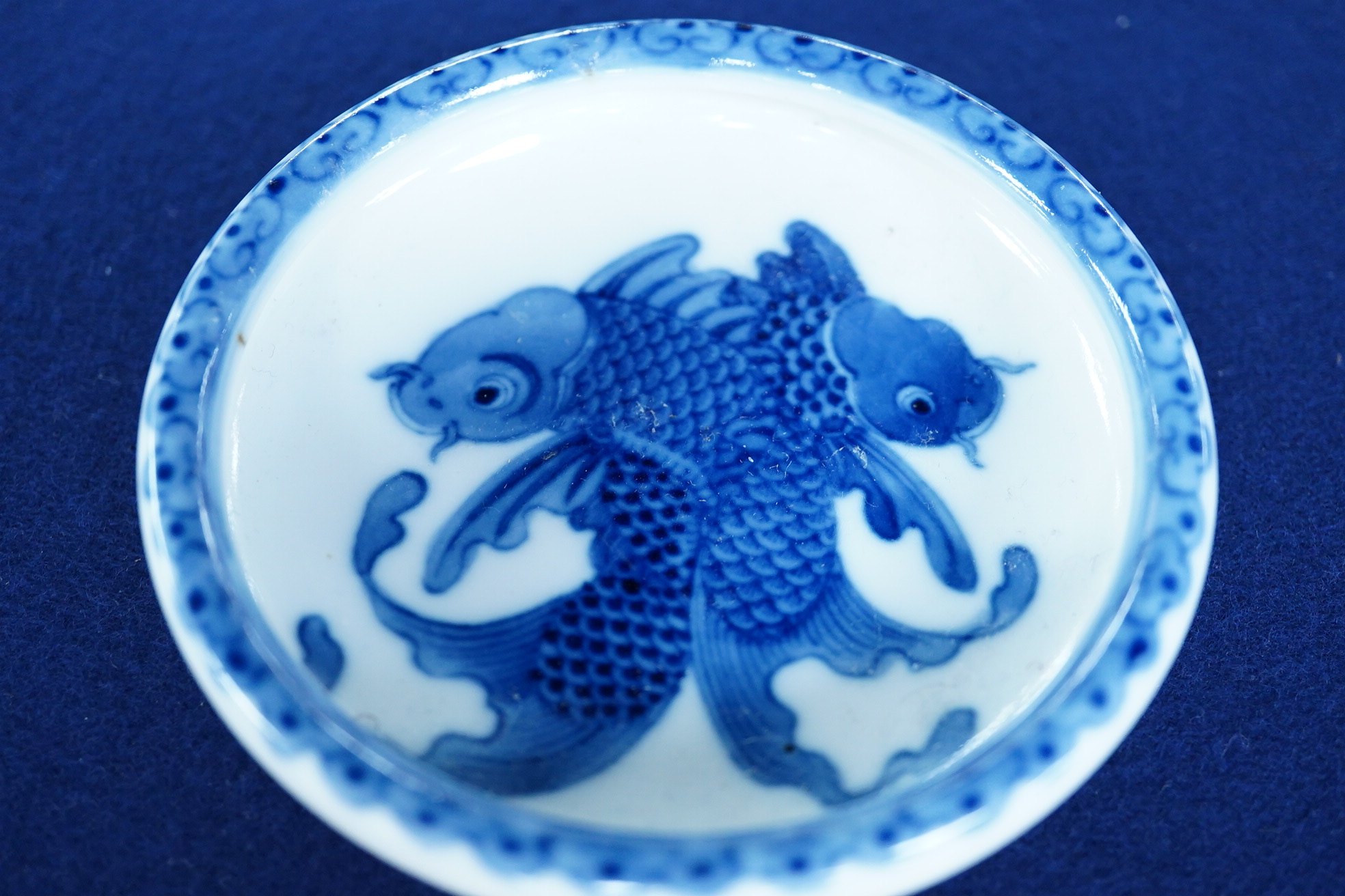 A Chinese blue and white porcelain brushwasher, 10cm in diameter